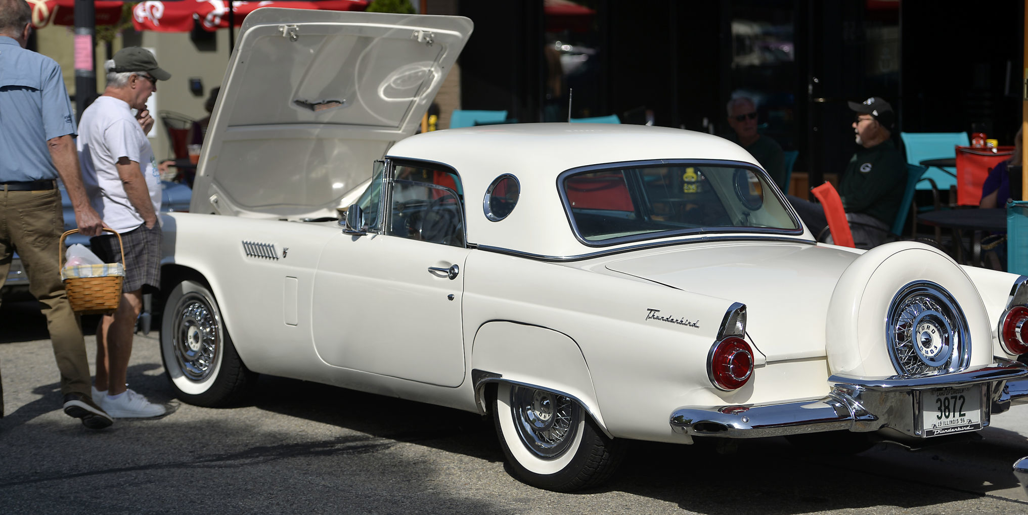 CLASSIC CRUISE IN CAR SHOW
